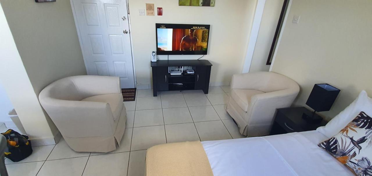 Hastings Towers 4D - Studio Apt Opp Beach Bridgetown Exterior photo