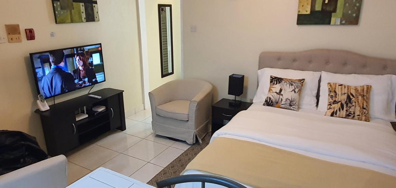 Hastings Towers 4D - Studio Apt Opp Beach Bridgetown Exterior photo